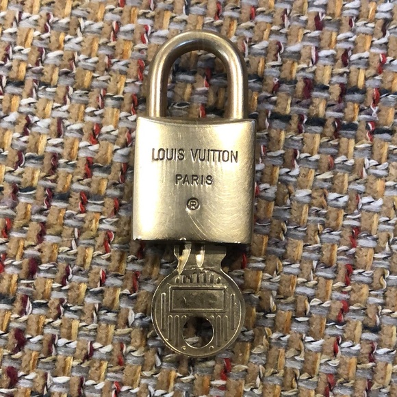 Vintage LV Louis Vuitton Padlock Lock & Key 216 - Picture 7 of 13